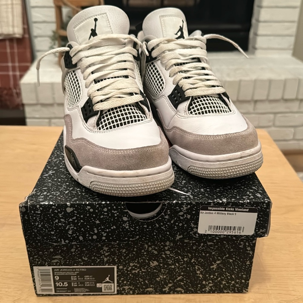 COPY - AIR JORDAN 4 RETRO 'MILITARY BLACK' Size 9